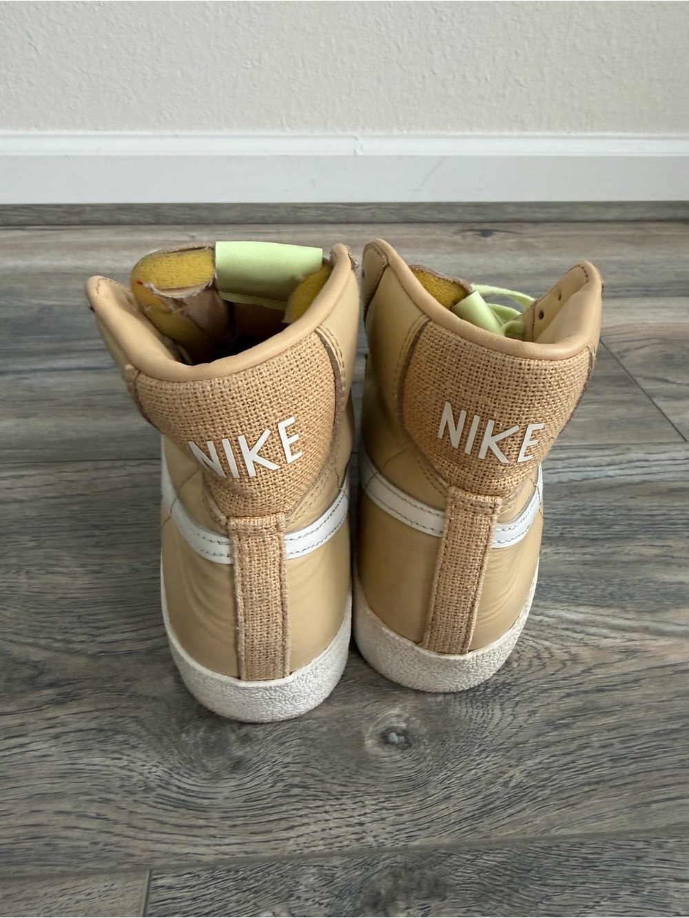 Nike Women's size 7.5 Nike Blazer Mid '77 "Sesame" sneakers - Picture 5 of 7